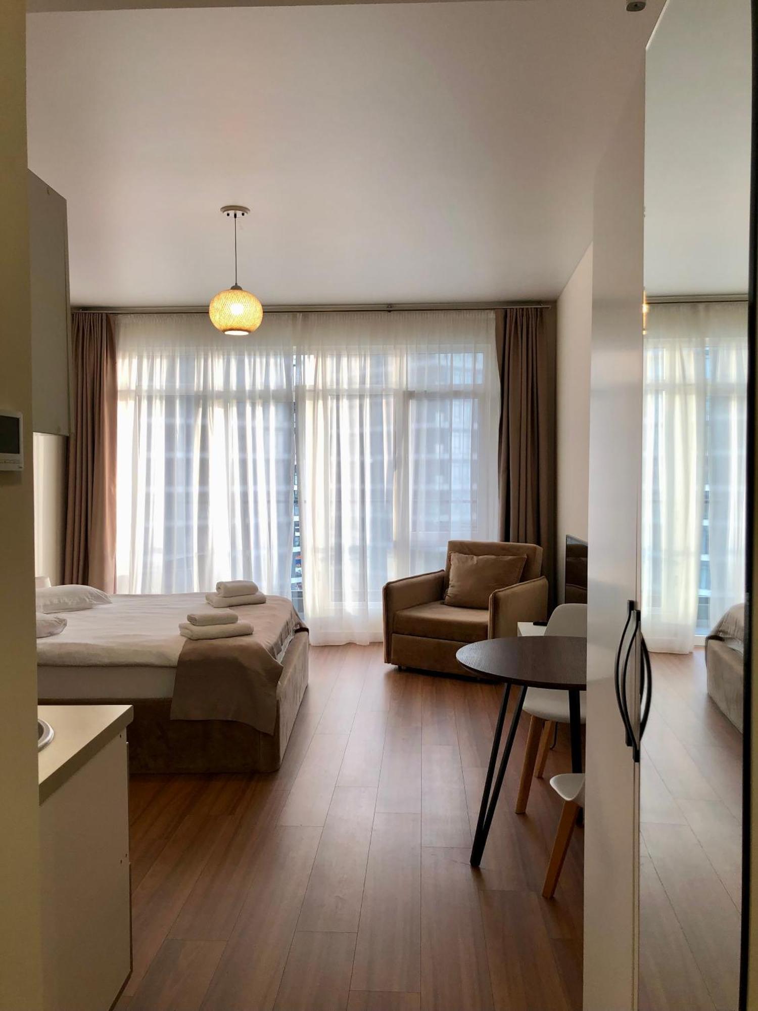 White Apartment Батуми Экстерьер фото