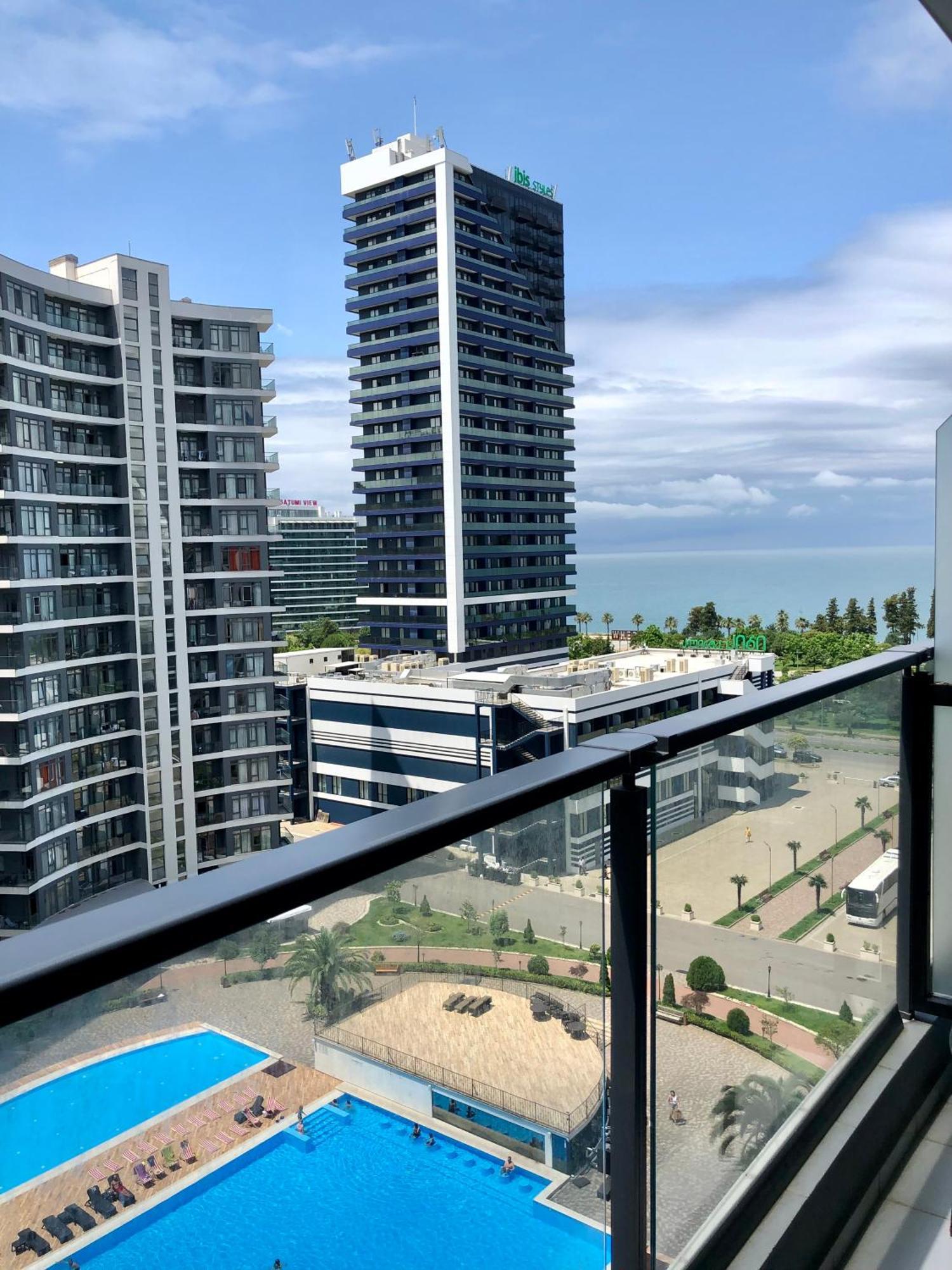 White Apartment Батуми Экстерьер фото