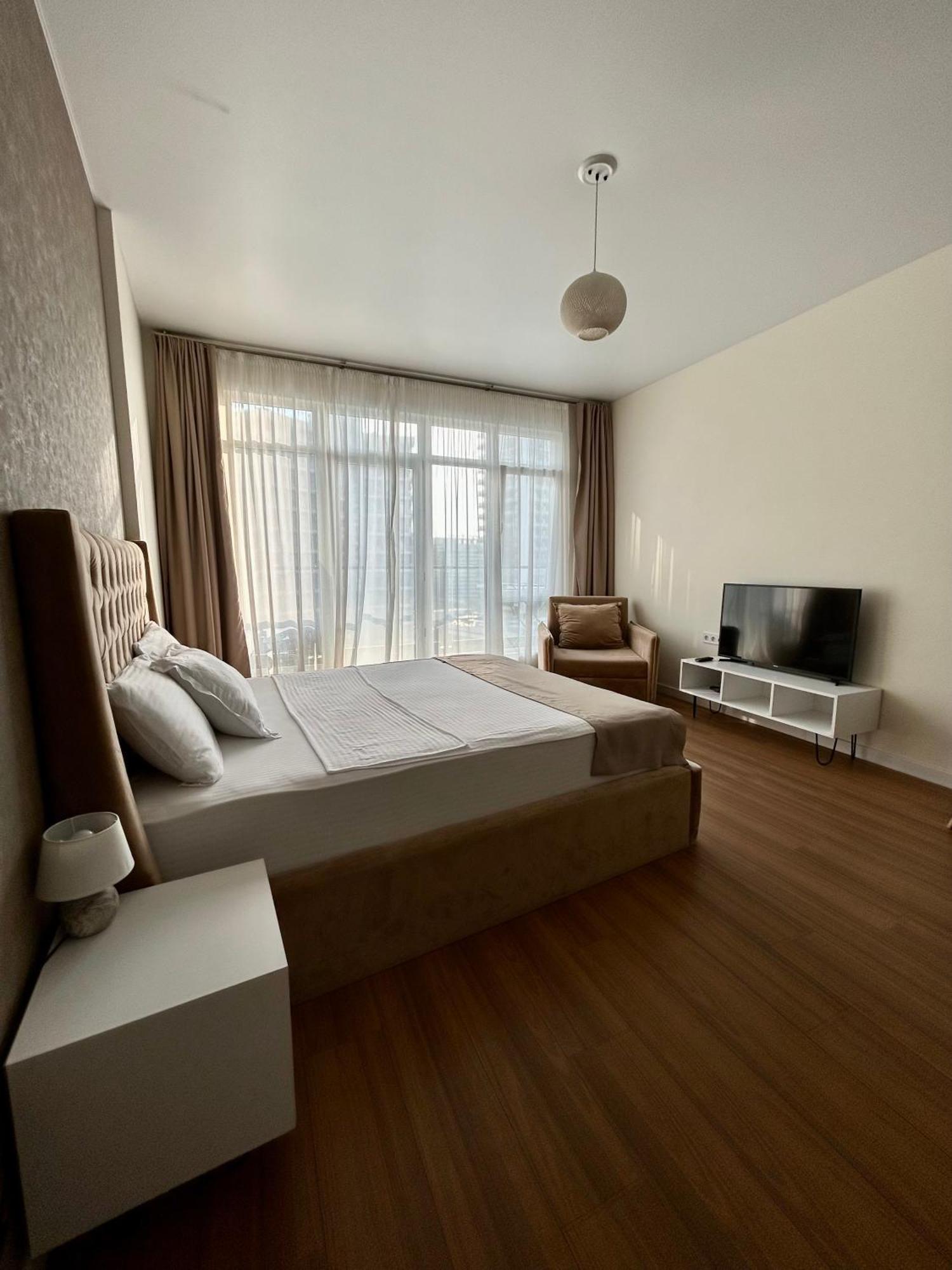 White Apartment Батуми Экстерьер фото