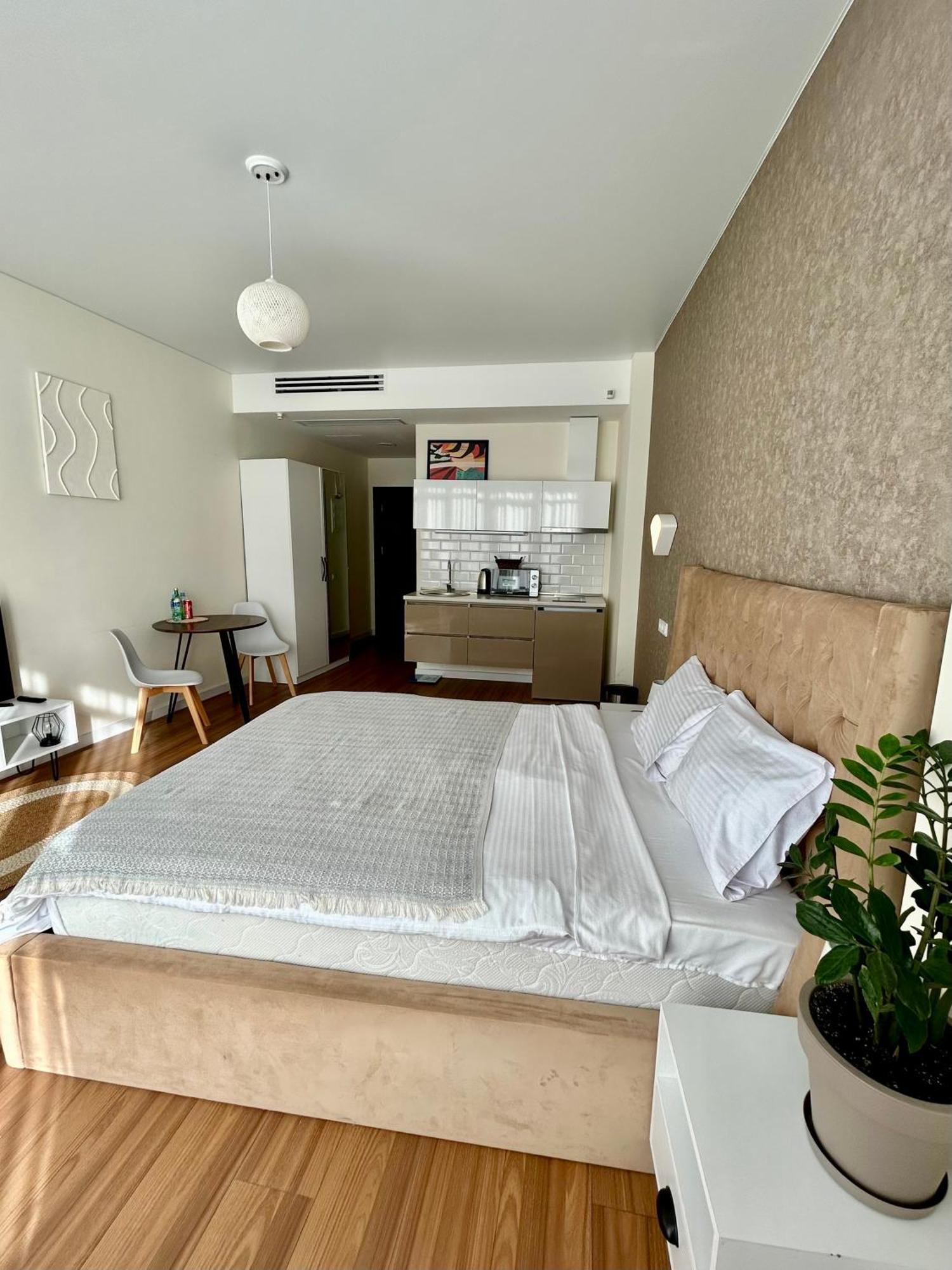 White Apartment Батуми Экстерьер фото