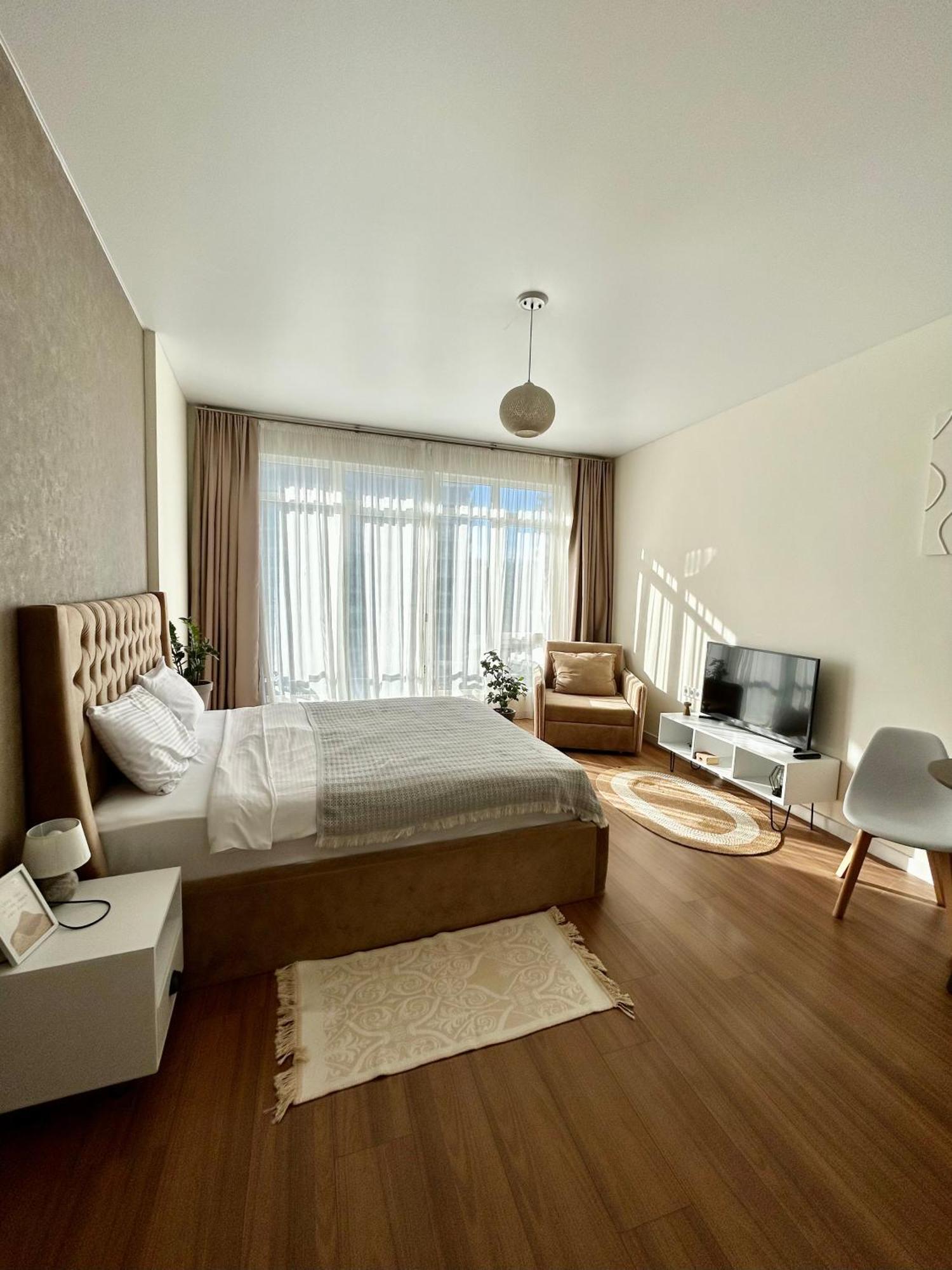 White Apartment Батуми Экстерьер фото